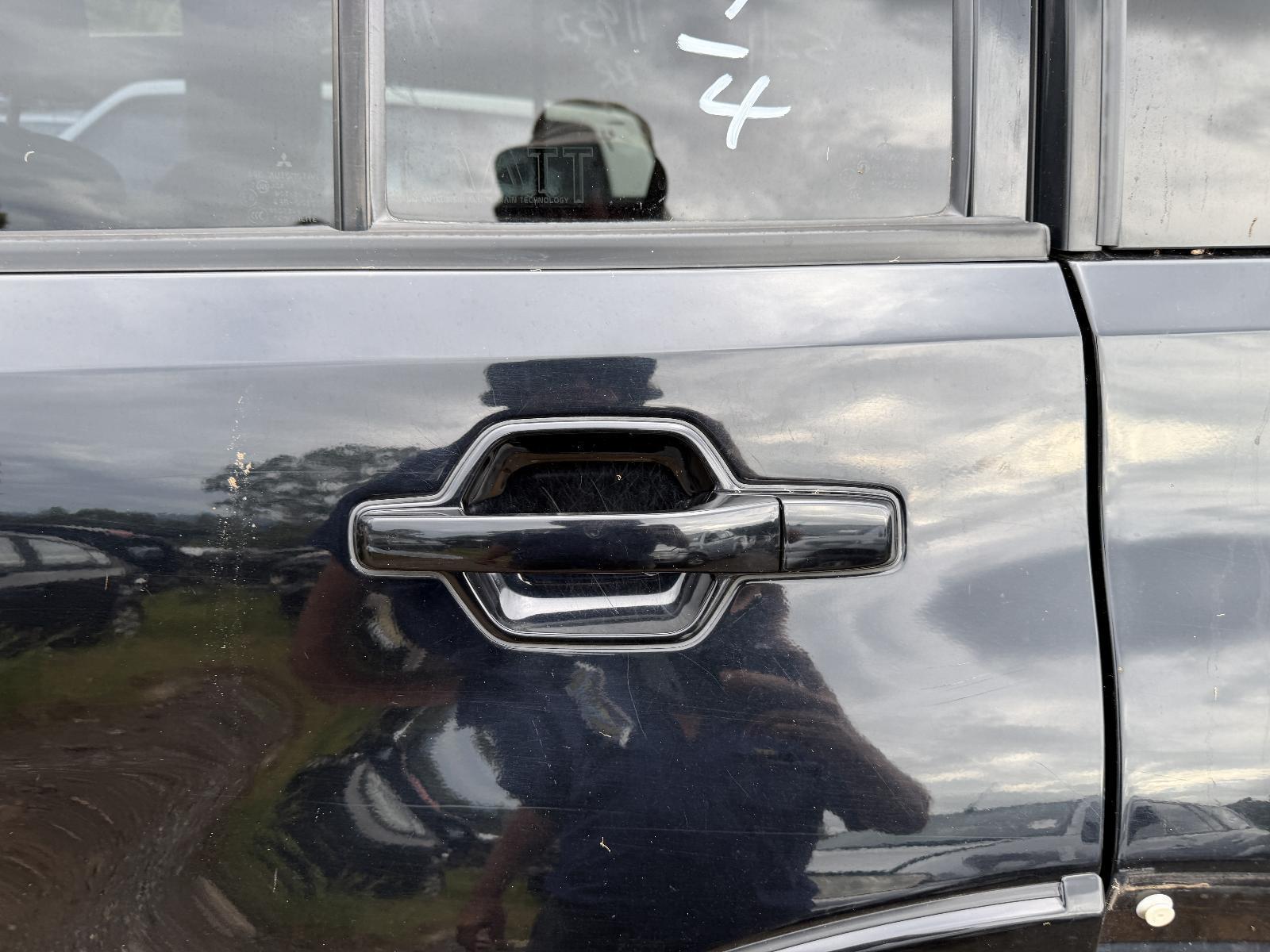 View Auto part Door Handle Mitsubishi Pajero 2010