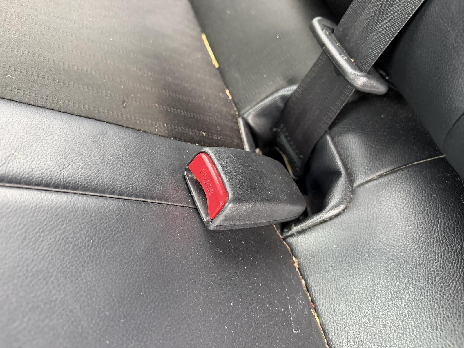 View Auto part Seatbelt/Stalk Mitsubishi Pajero 2010