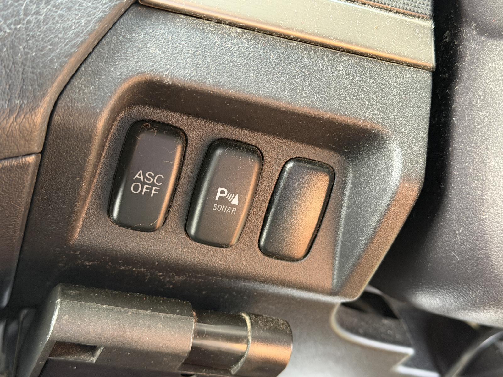 View Auto part Misc Switch/Relay Mitsubishi Pajero 2010