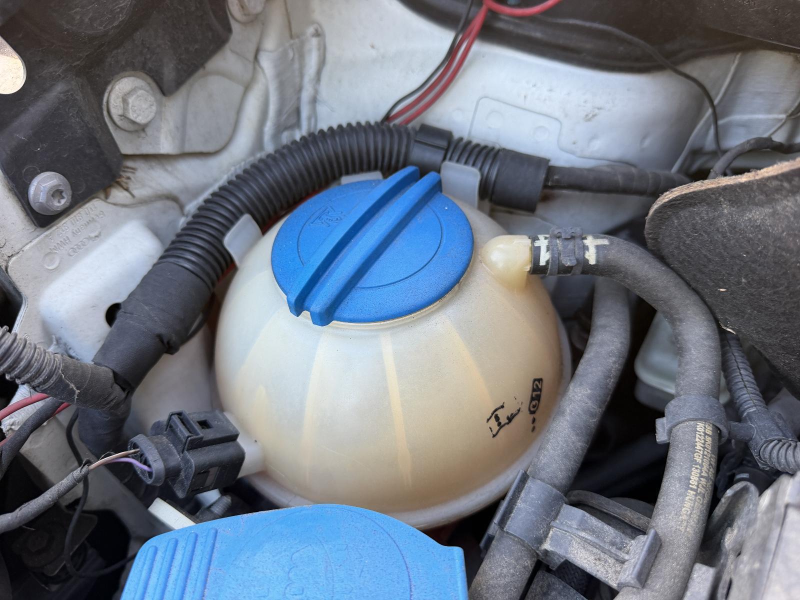 View Auto part Overflow Bottle Volkswagen Caddy 2013