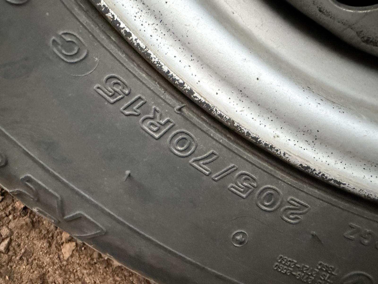 View Auto part Tyre Toyota Hilux 2013