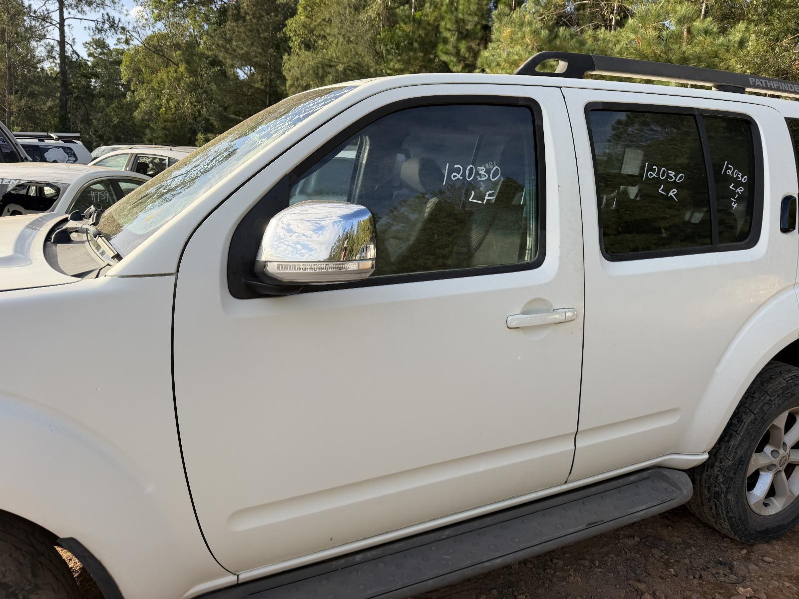 View Auto part Door Handle Nissan Pathfinder 2010