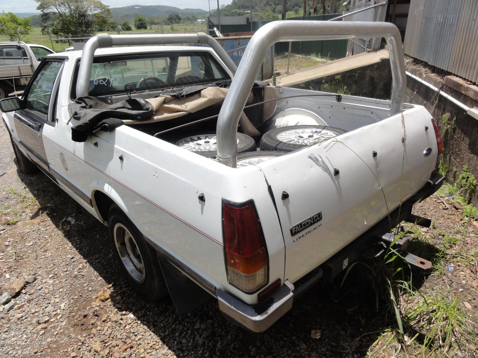 View FORD FALCON 1995   Breaking