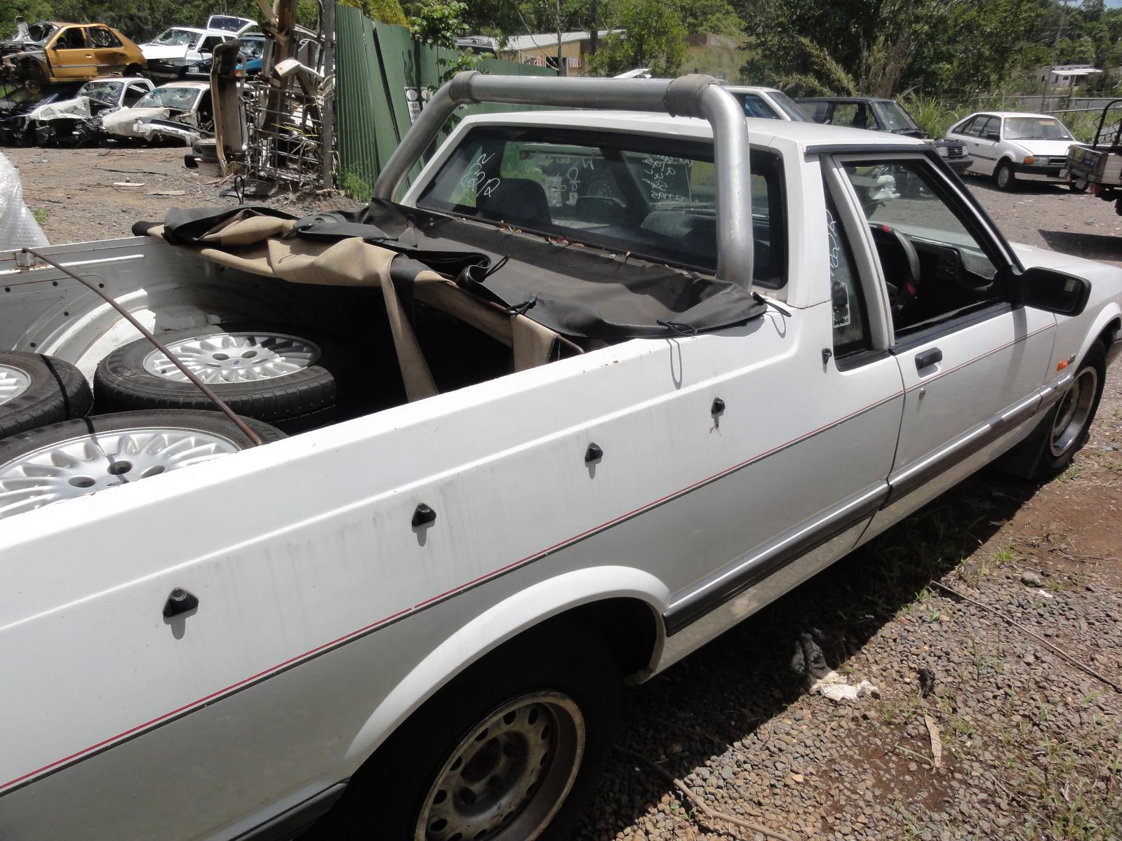 View FORD FALCON 1995   Breaking