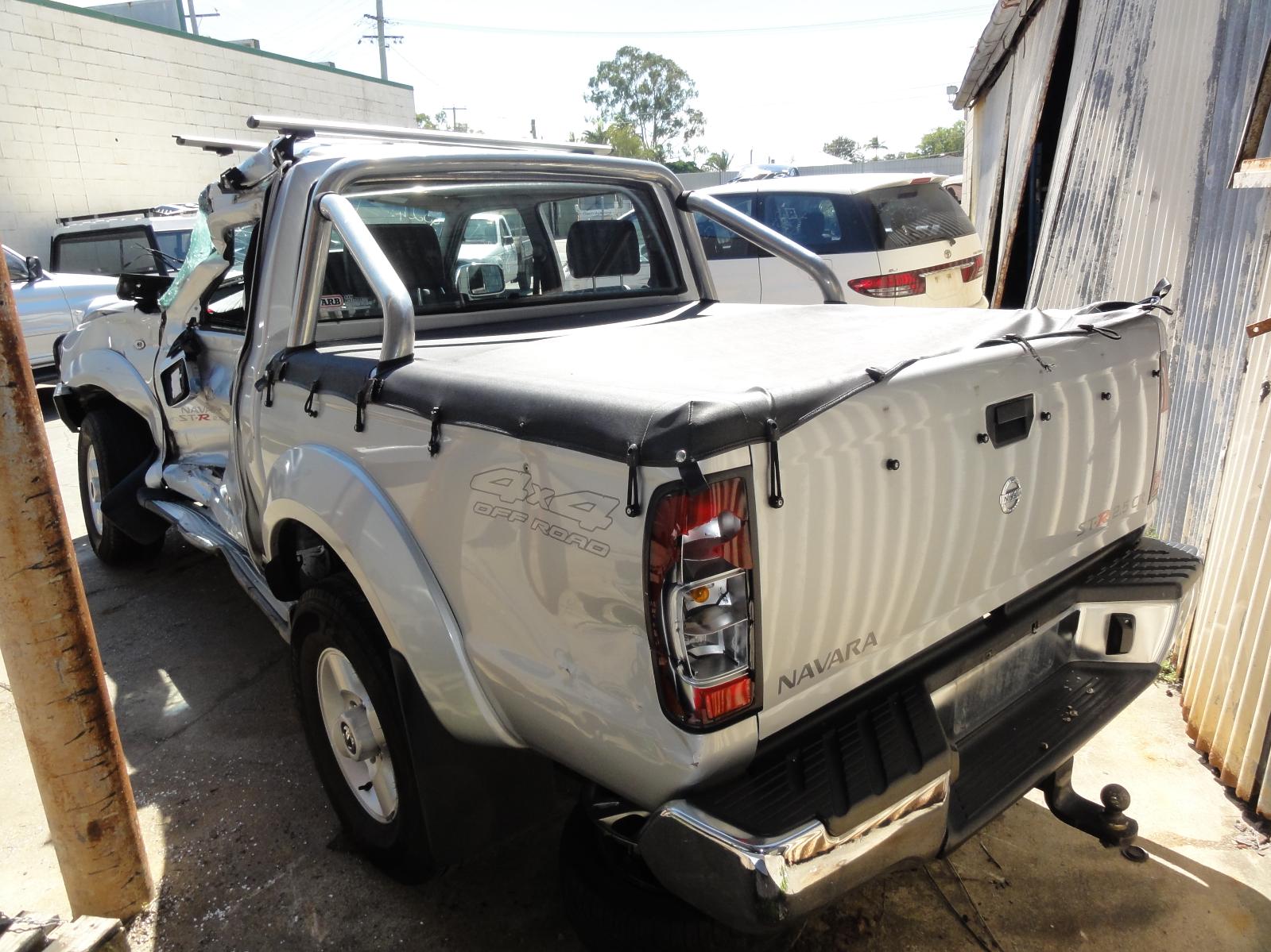 View NISSAN NAVARA 2010   Breaking