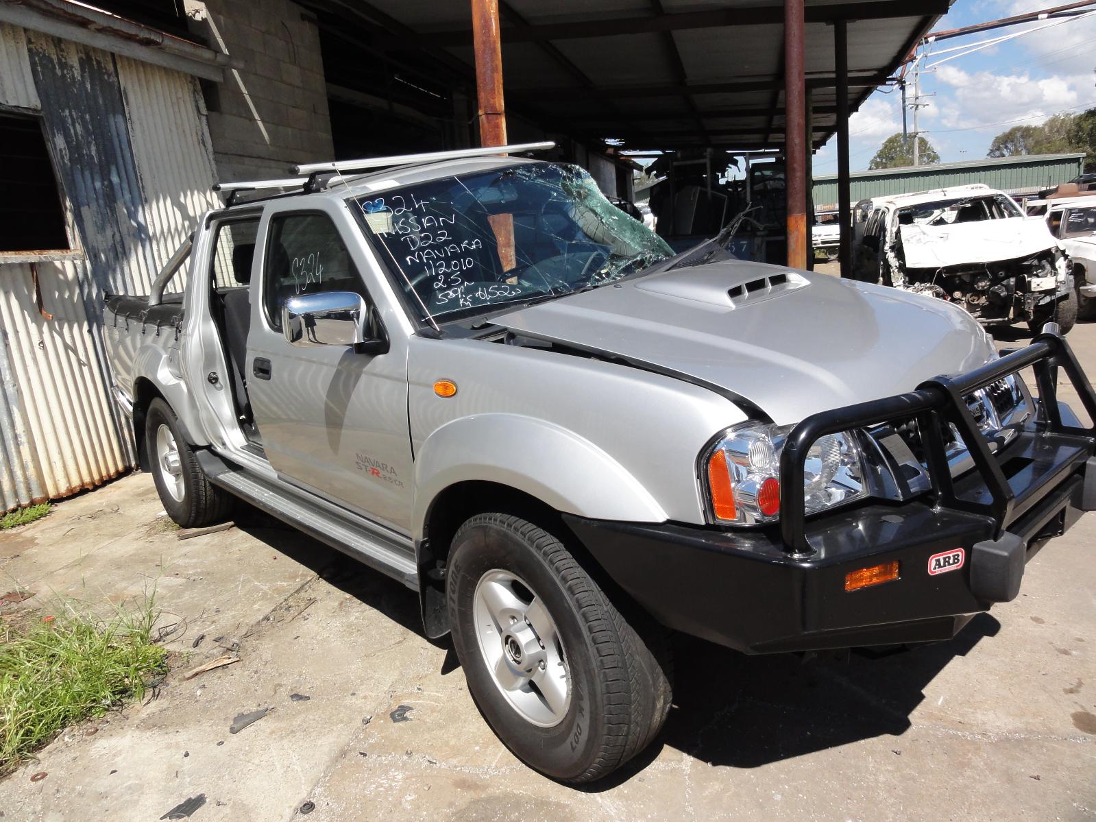 View NISSAN NAVARA 2010   Breaking