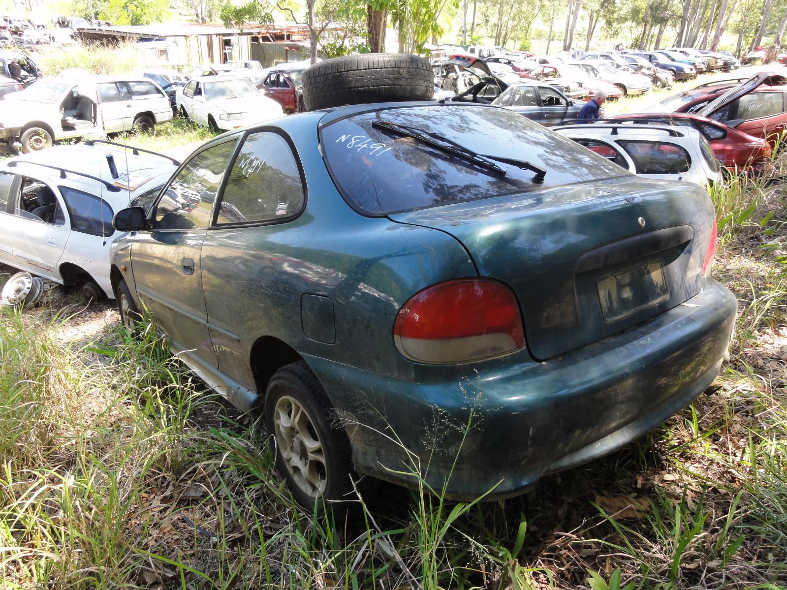 View HYUNDAI EXCEL 2000   Breaking