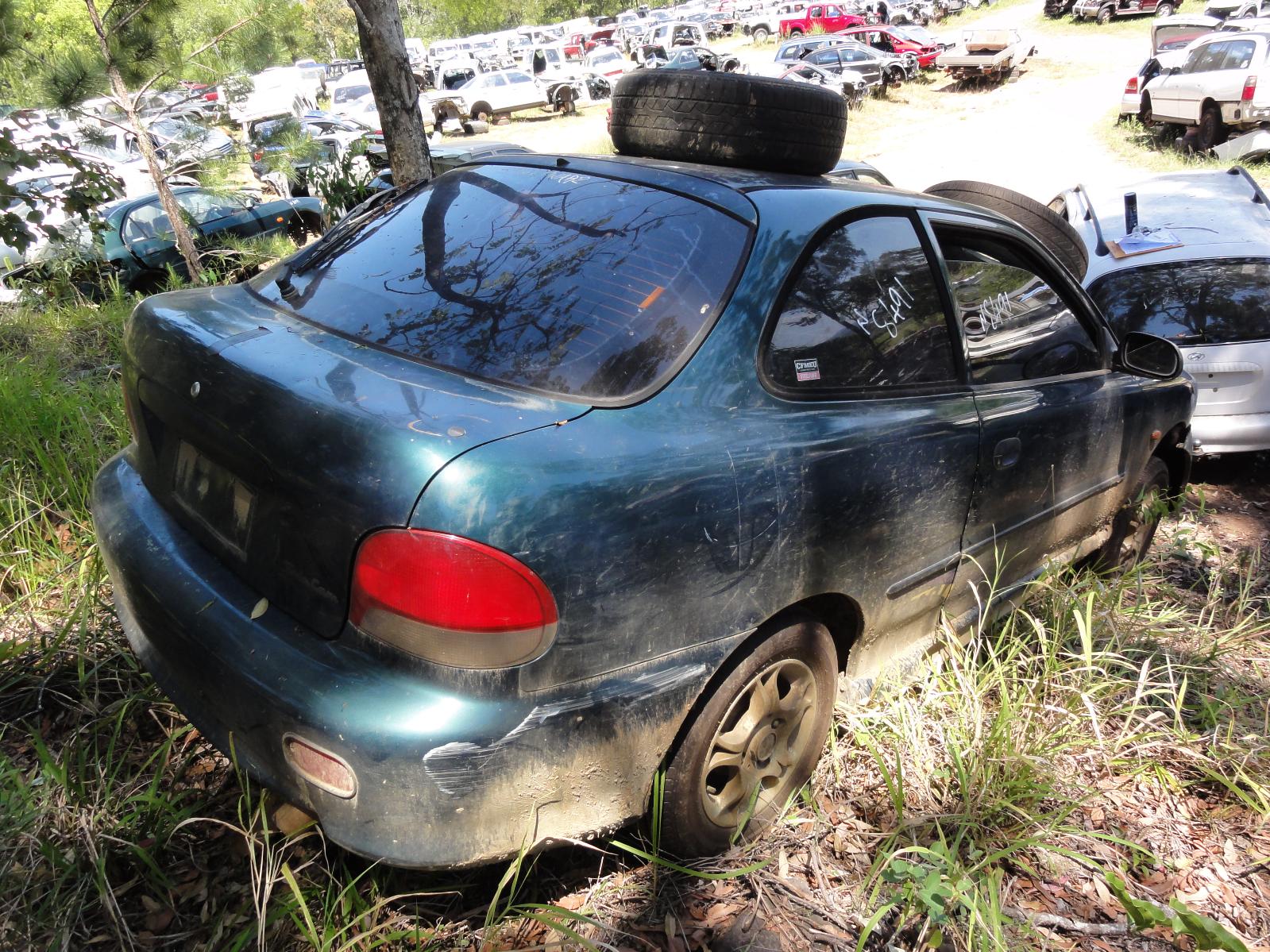 View HYUNDAI EXCEL 2000   Breaking