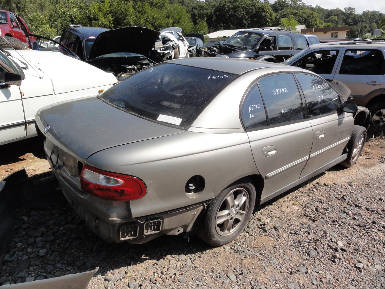 View HOLDEN COMMODORE 2001   Breaking