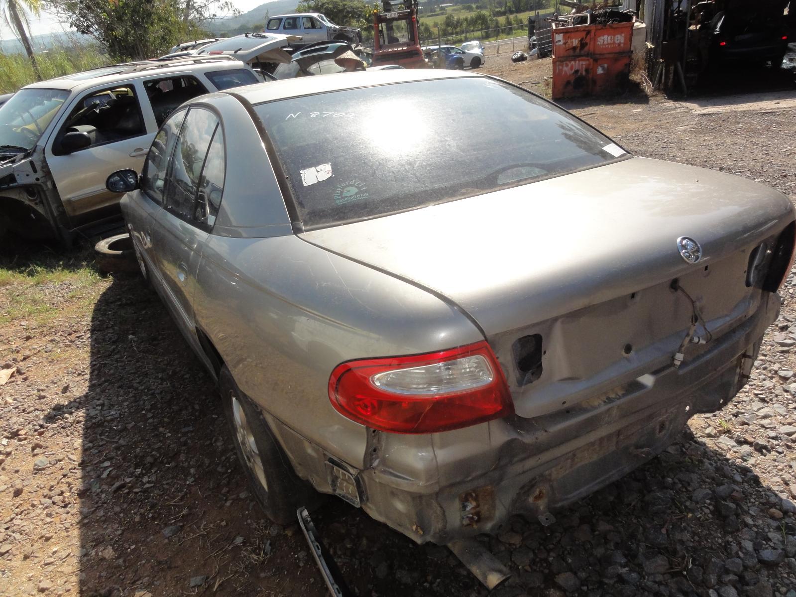 View HOLDEN COMMODORE 2001   Breaking