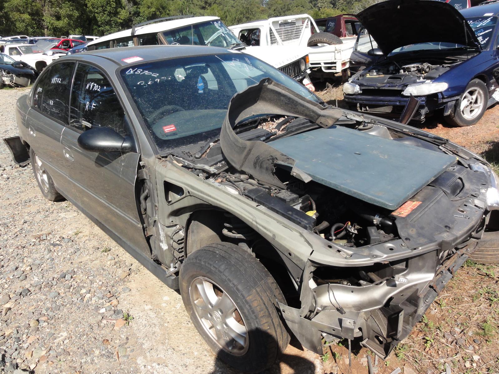 View HOLDEN COMMODORE 2001   Breaking