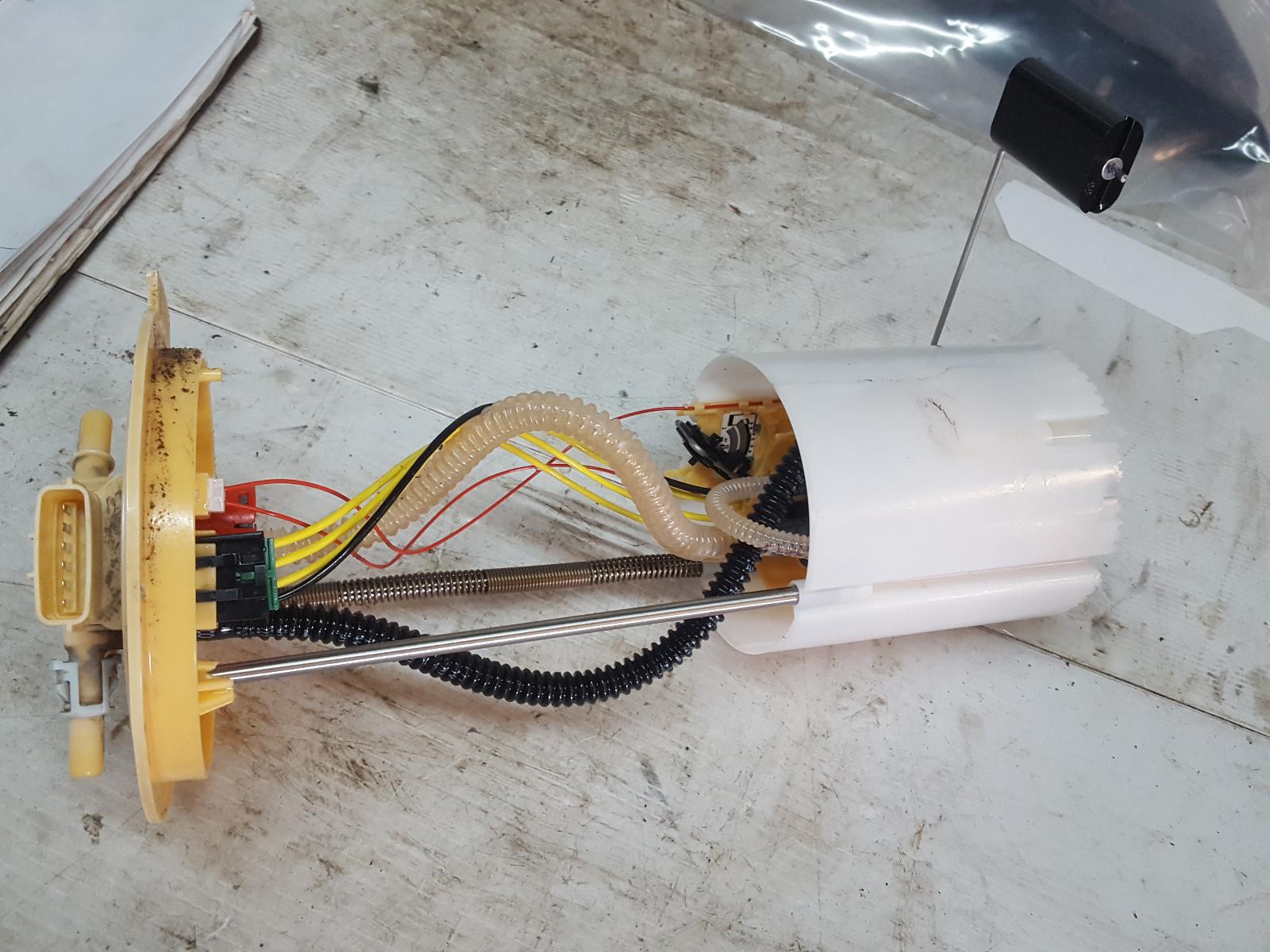 View Auto part Fuel Sending Unit Nissan Navara 2017