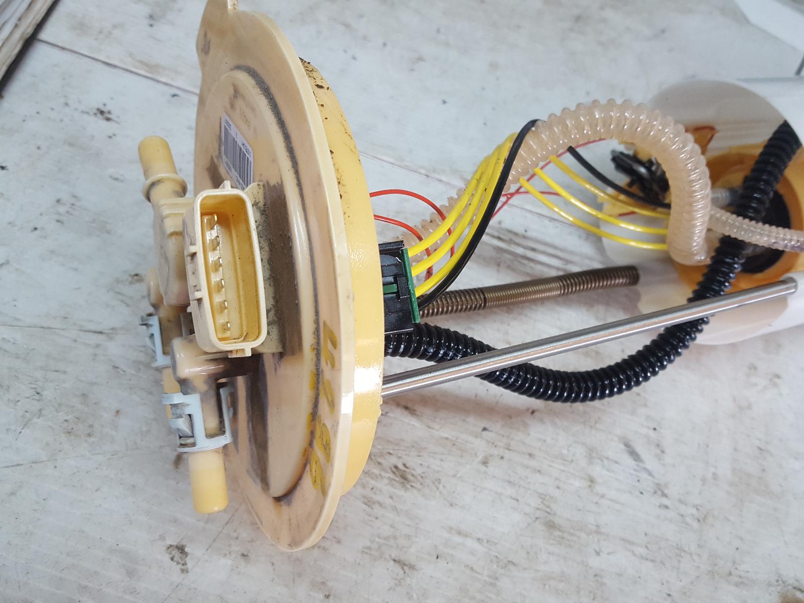 View Auto part Fuel Sending Unit Nissan Navara 2017