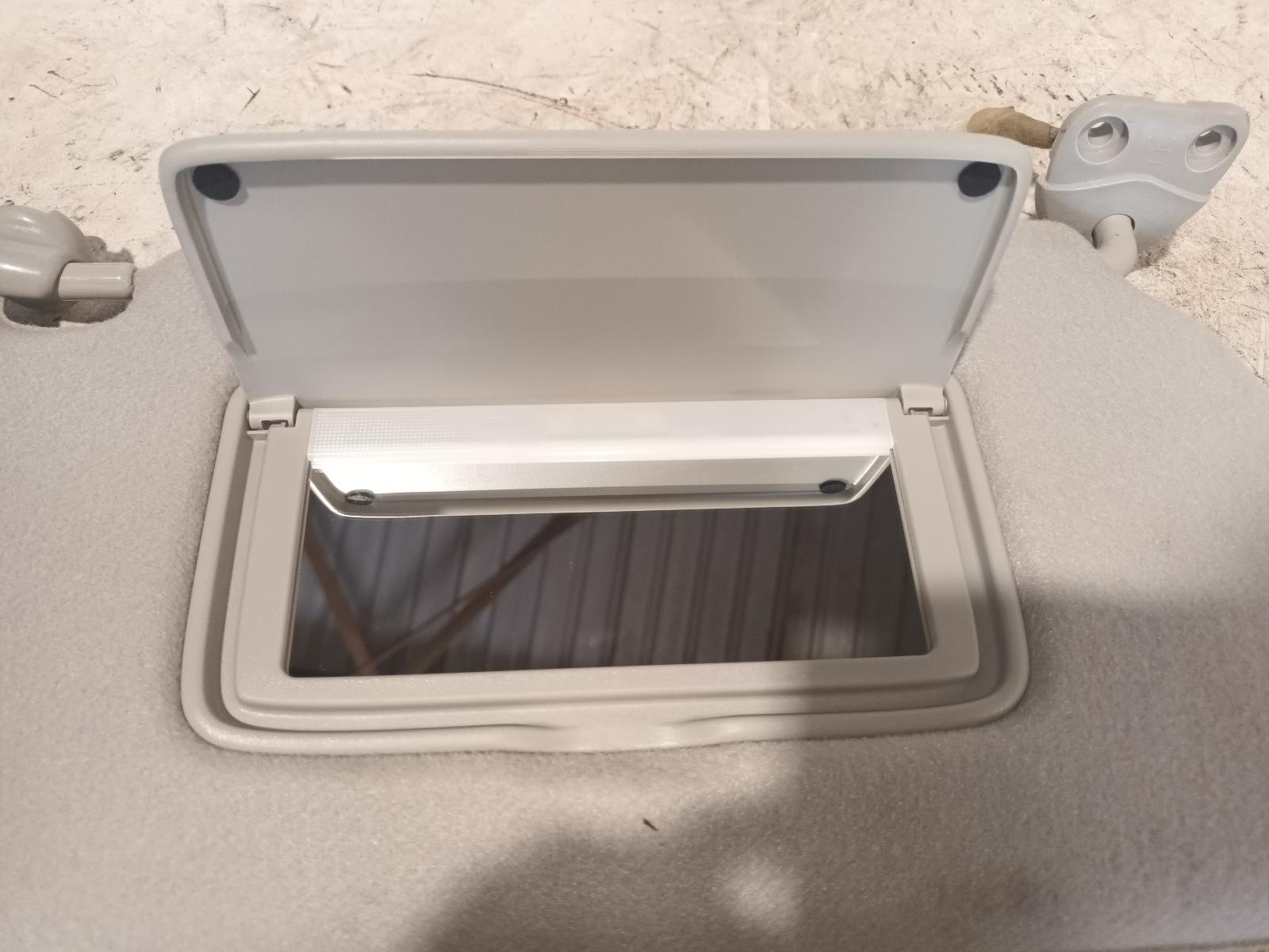 View Auto part Sunvisor Nissan Navara 2017