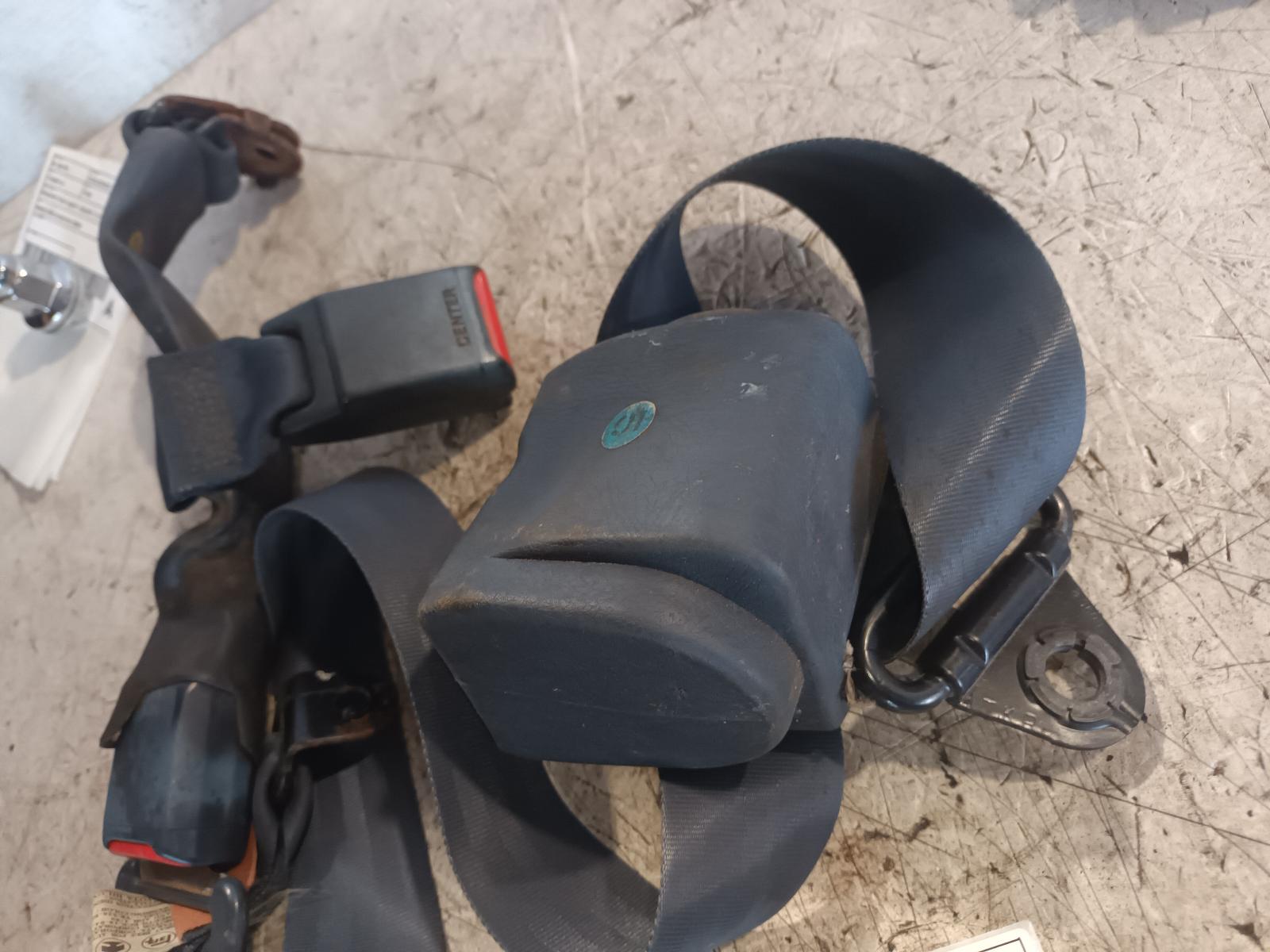 1990 Toyota Hilux Seatbelt/Stalk View Auto part Seatbelt/Stalk Toyota Hilux 1990