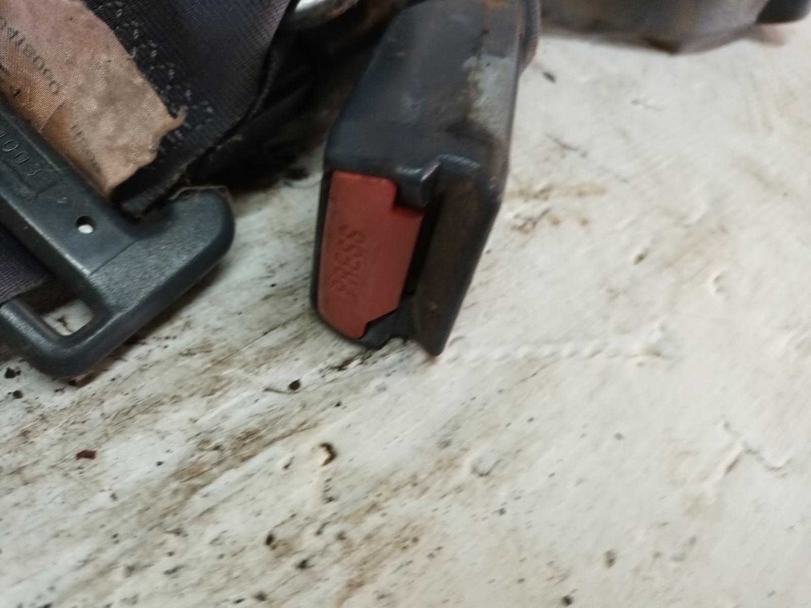 1990 Toyota Hilux Seatbelt/Stalk View Auto part Seatbelt/Stalk Toyota Hilux 1990