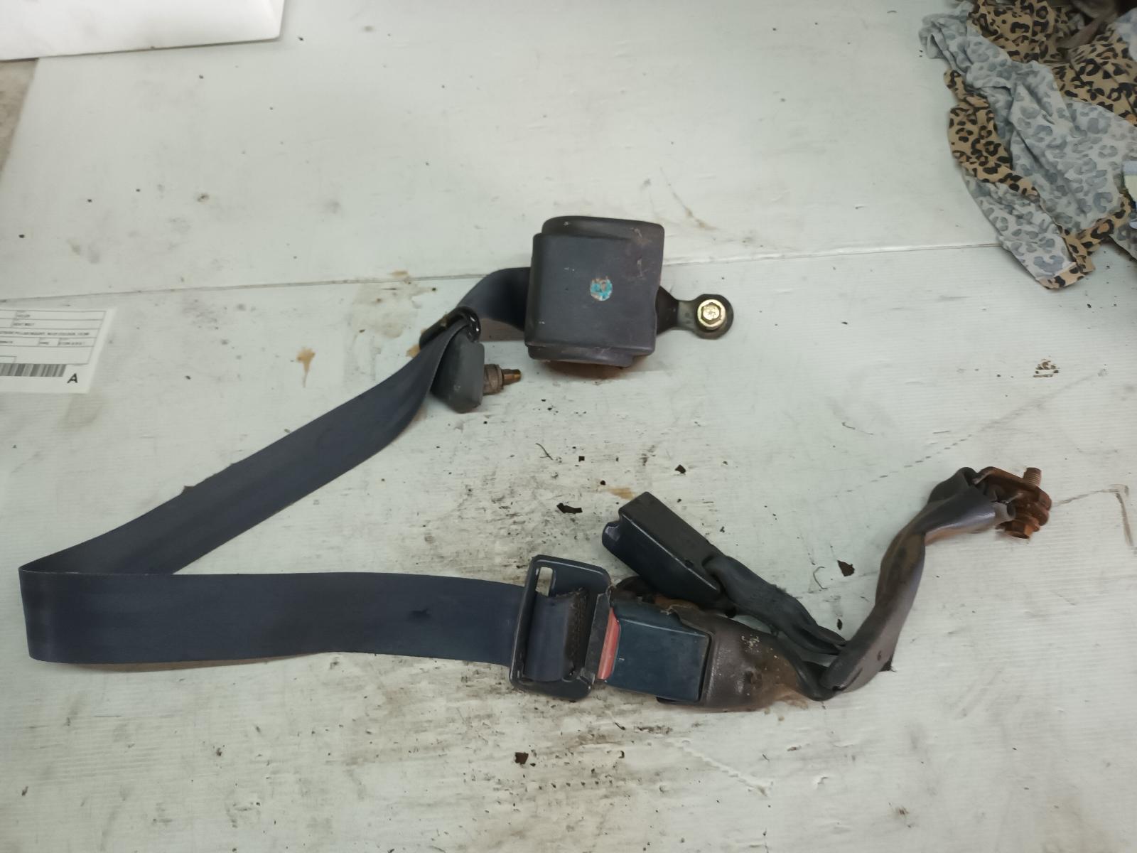 1990 Toyota Hilux Seatbelt/Stalk View Auto part Seatbelt/Stalk Toyota Hilux 1990