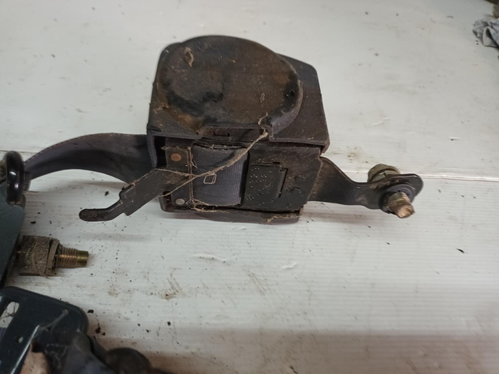 1990 Toyota Hilux Seatbelt/Stalk View Auto part Seatbelt/Stalk Toyota Hilux 1990