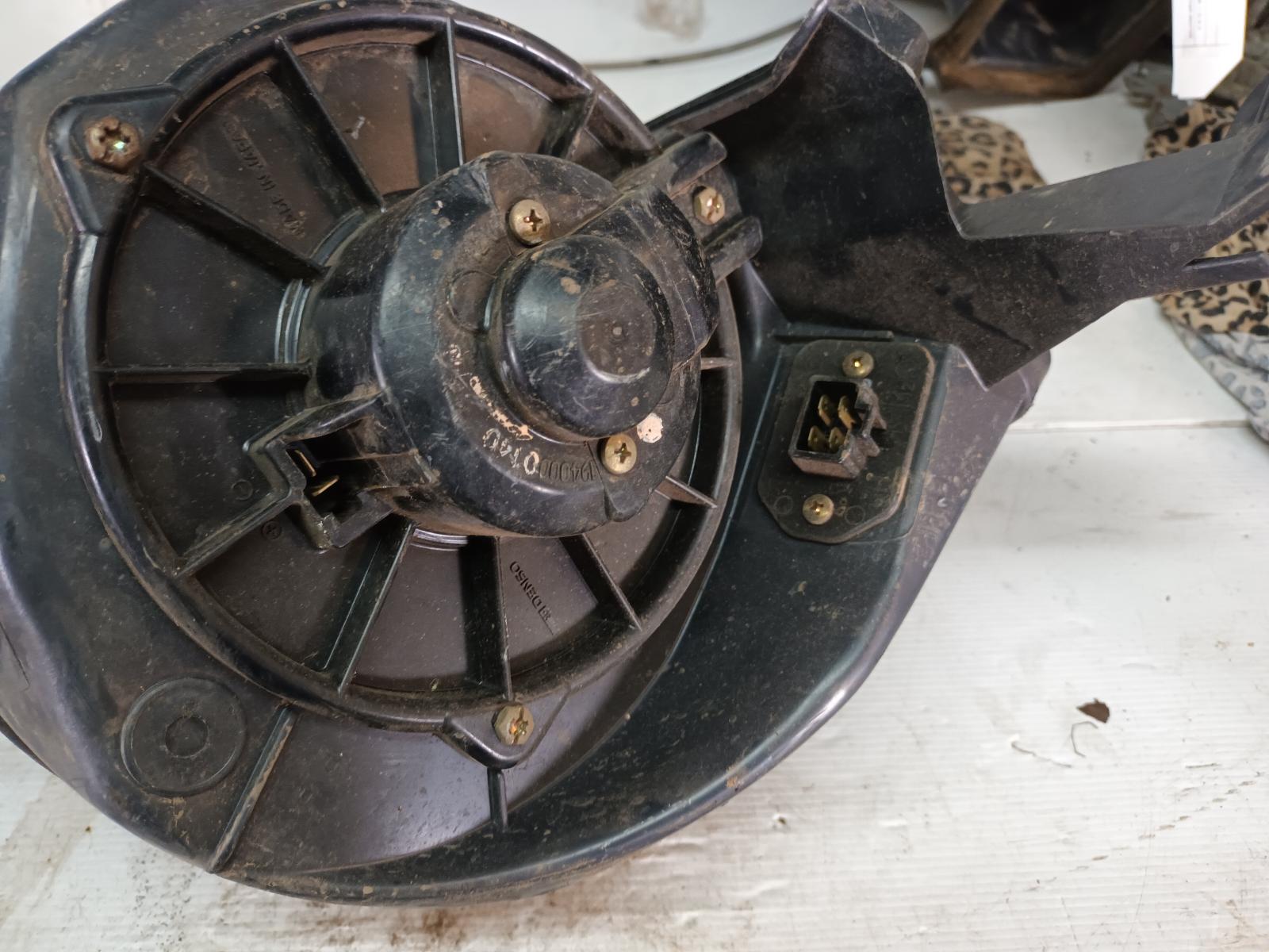 View Auto part Heater Fan Motor Toyota Hilux 1990