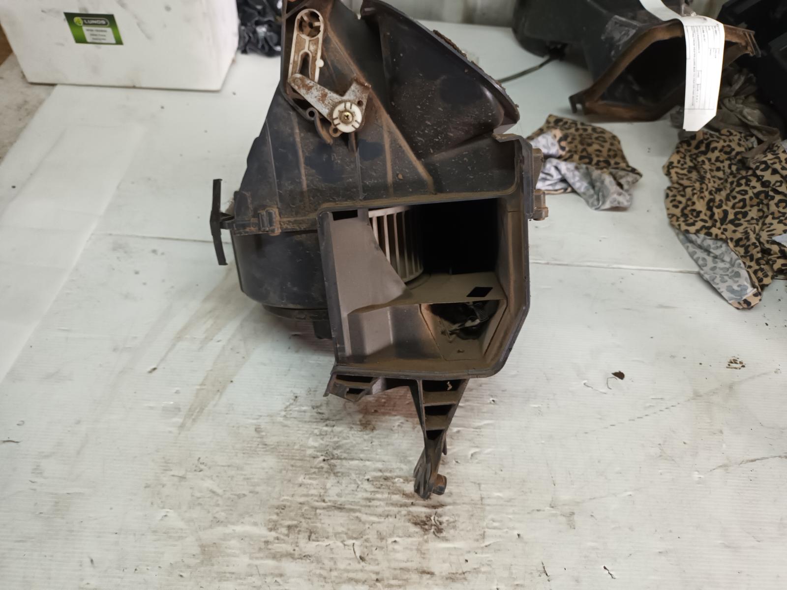 View Auto part Heater Fan Motor Toyota Hilux 1990