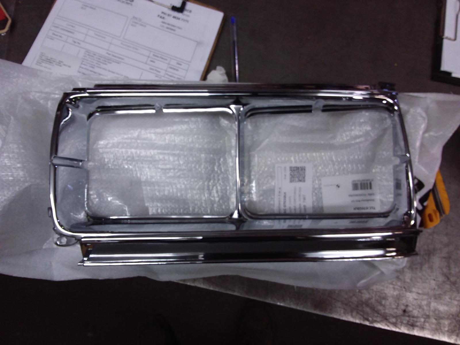 1992 Toyota Landcruiser Left Headlight Surround View Auto part Left Headlight Surround Toyota Landcruiser 1992