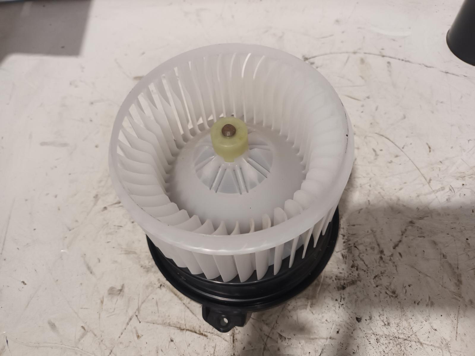View Auto part Heater Fan Motor Toyota Landcruiser 2020
