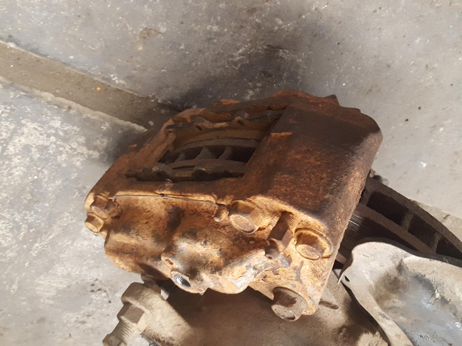 View Auto part Caliper Toyota Landcruiser 2002