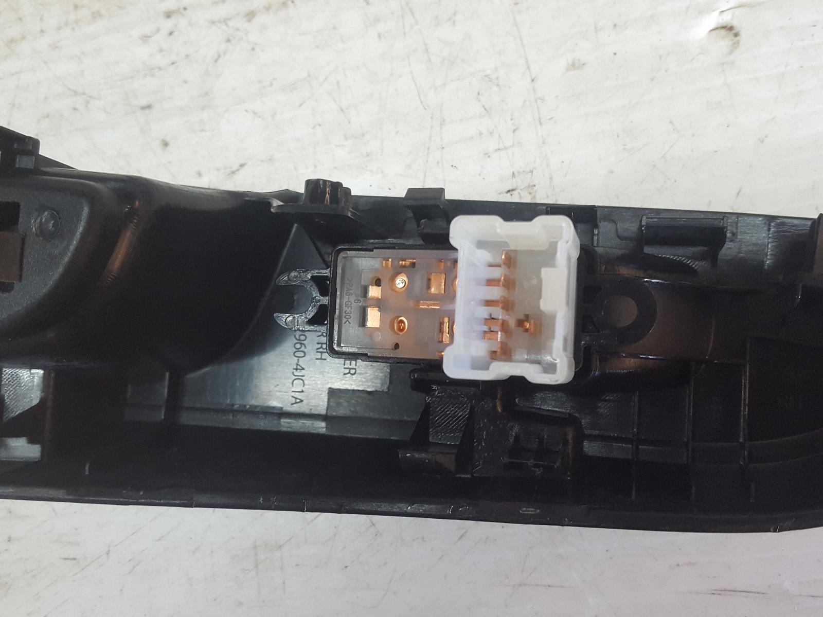 View Auto part Pwr Dr Wind Switch Nissan Navara 2017