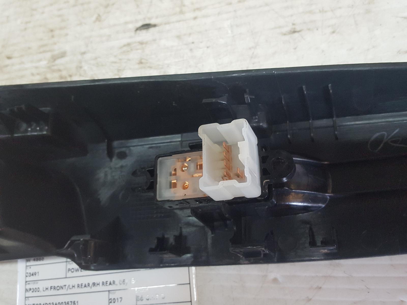 View Auto part Pwr Dr Wind Switch Nissan Navara 2017