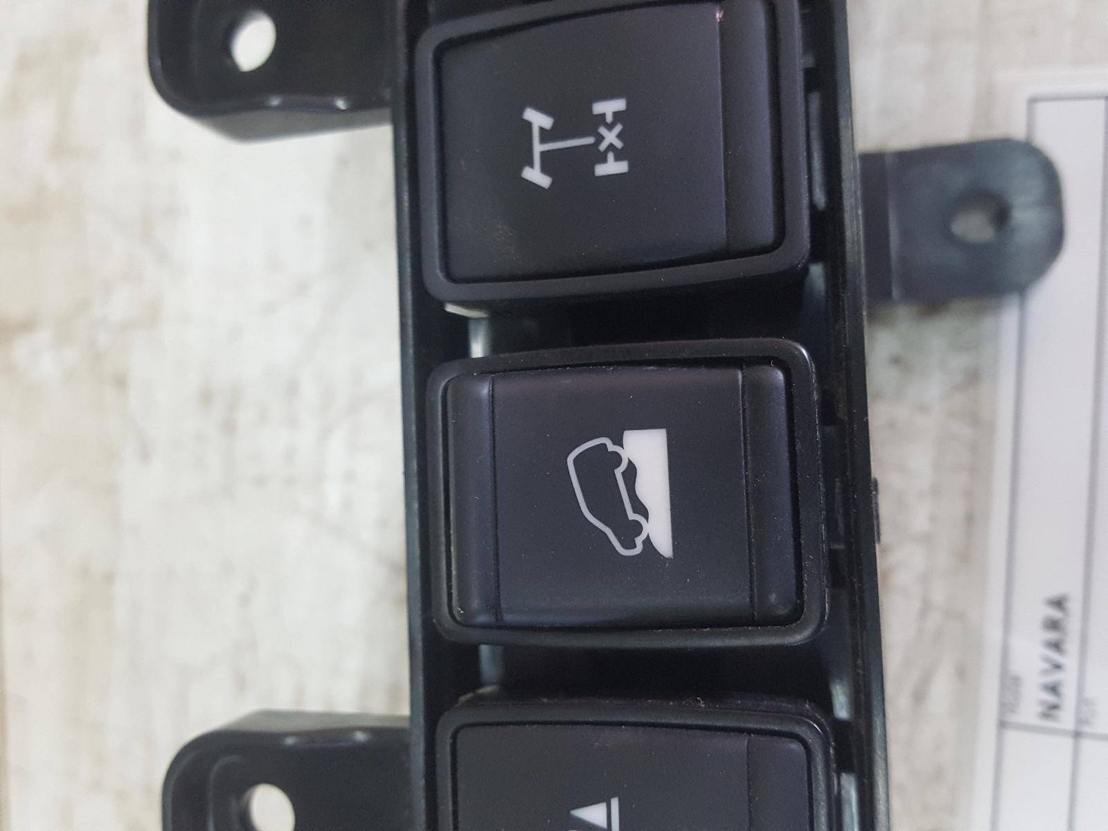 View Auto part Misc Switch/Relay Nissan Navara 2017