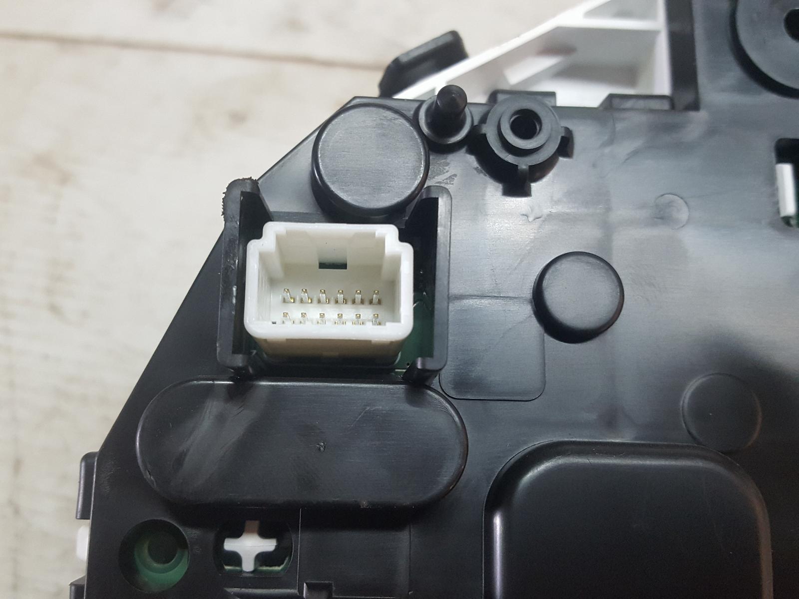 View Auto part Instrument Cluster Nissan Navara 2017