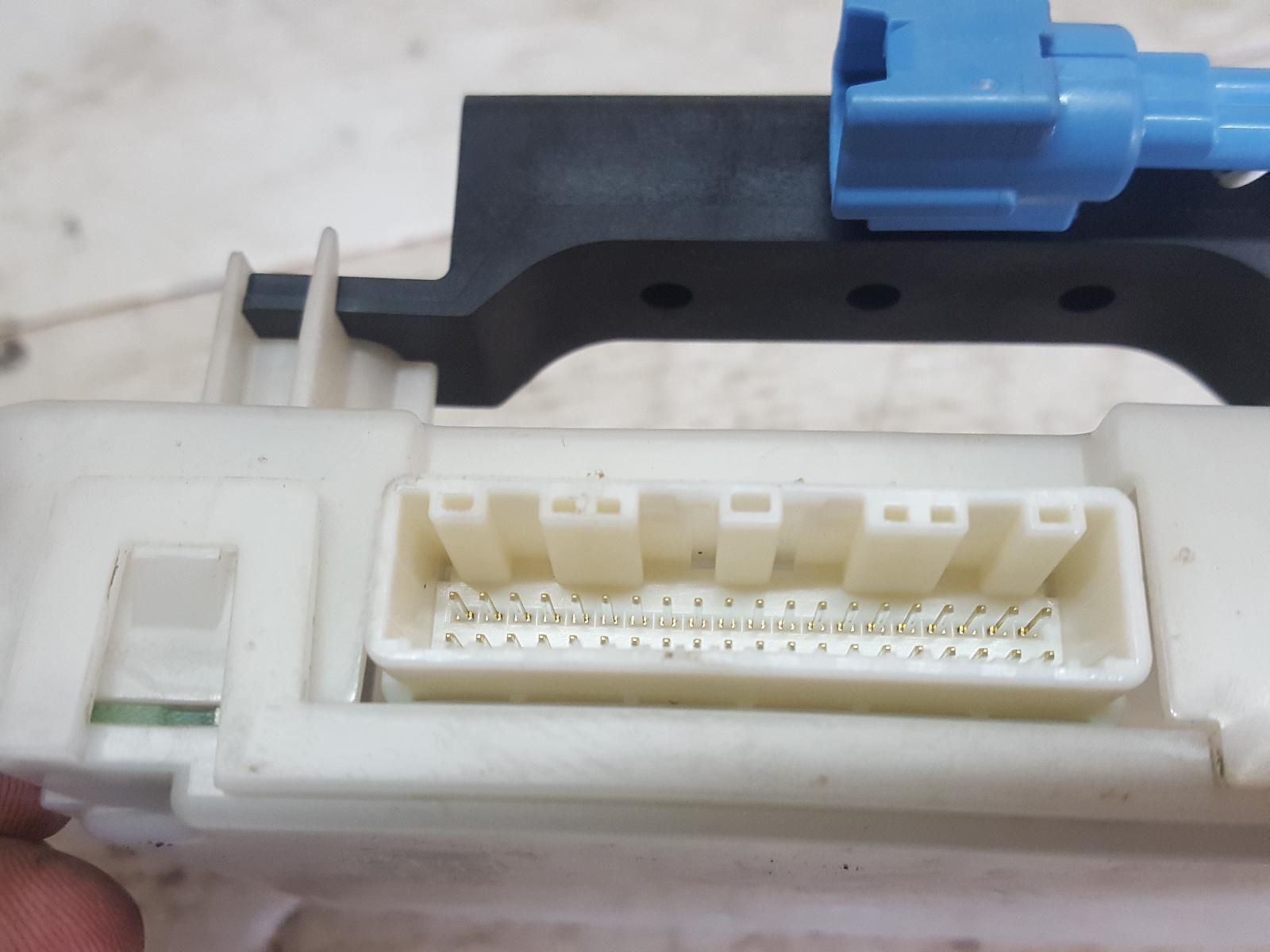 View Auto part Misc Switch/Relay Nissan Navara 2017