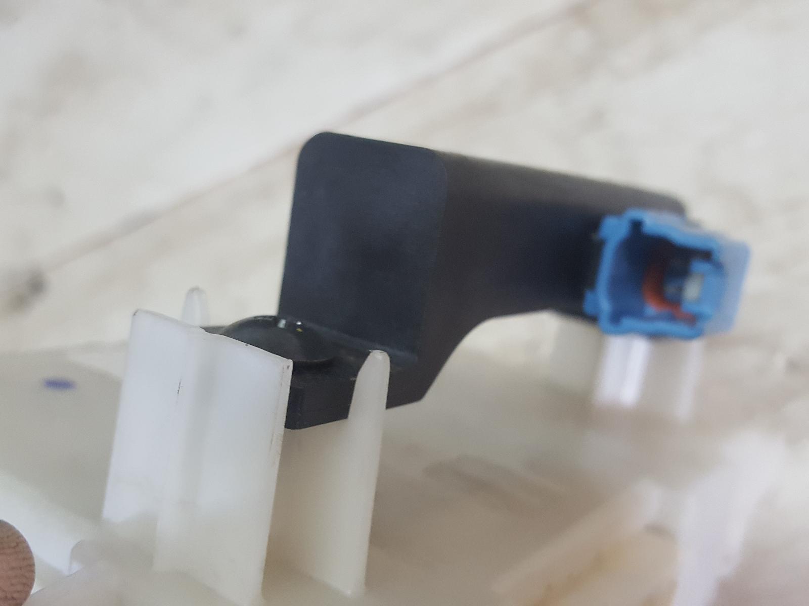 View Auto part Misc Switch/Relay Nissan Navara 2017