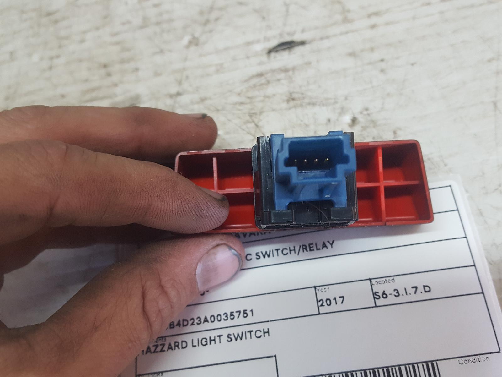 View Auto part Misc Switch/Relay Nissan Navara 2017