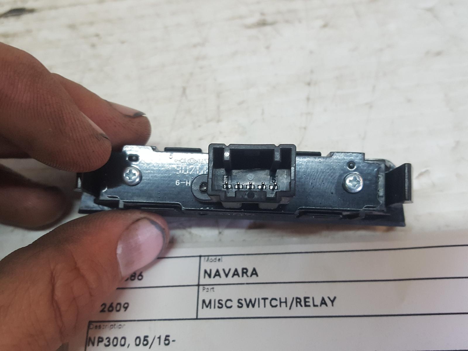 View Auto part Misc Switch/Relay Nissan Navara 2017