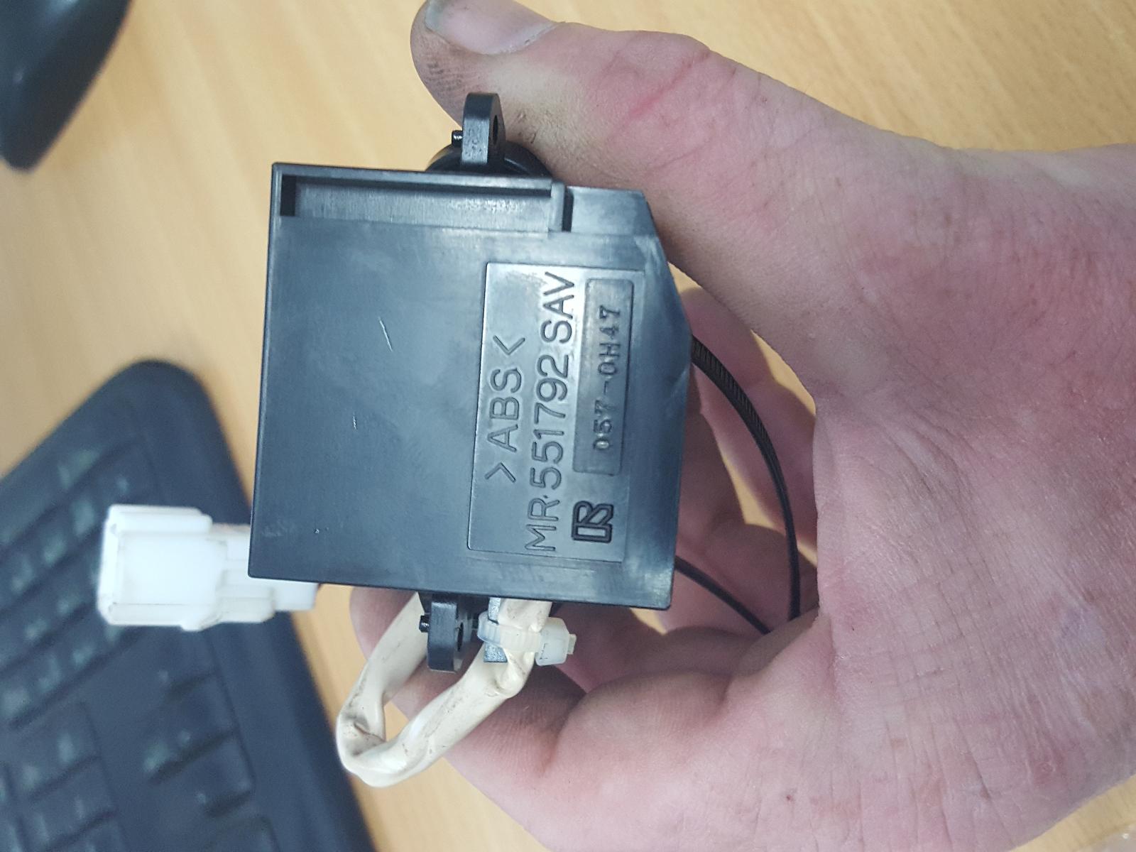 View Auto part Airbag Module/Sensor Mitsubishi Pajero 2015