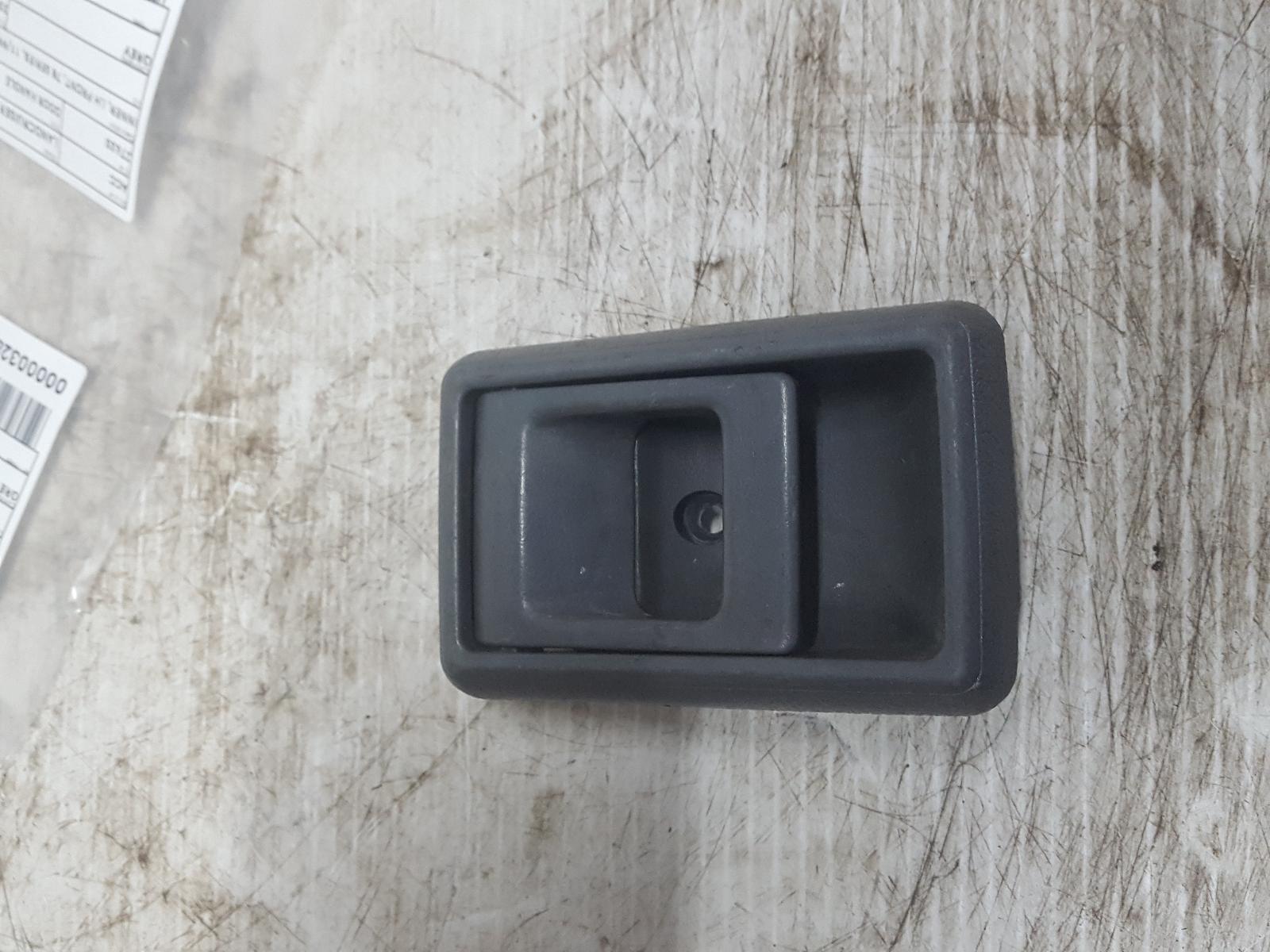 View Auto part Door Handle Toyota Landcruiser 2002