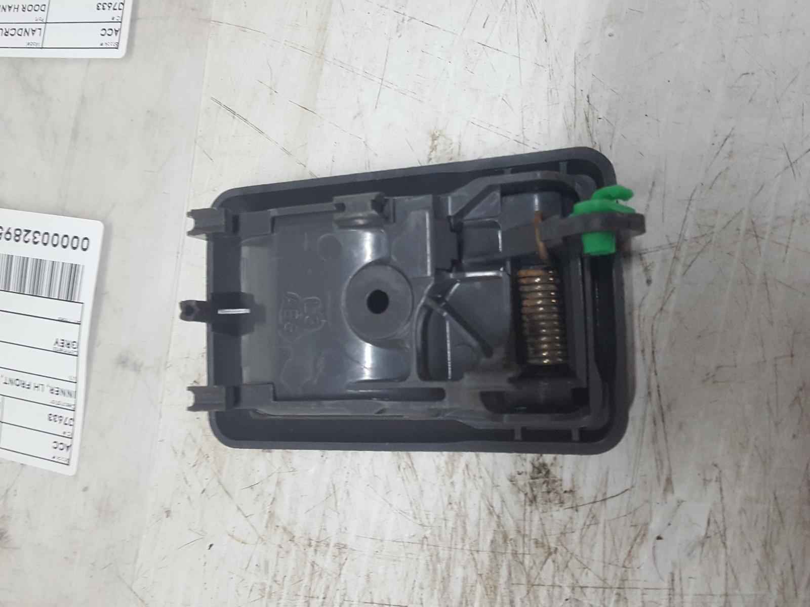 View Auto part Door Handle Toyota Landcruiser 2002