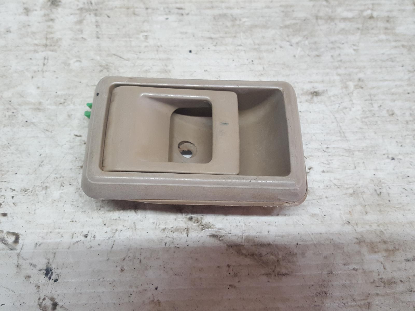 View Auto part Door Handle Toyota Landcruiser 2002