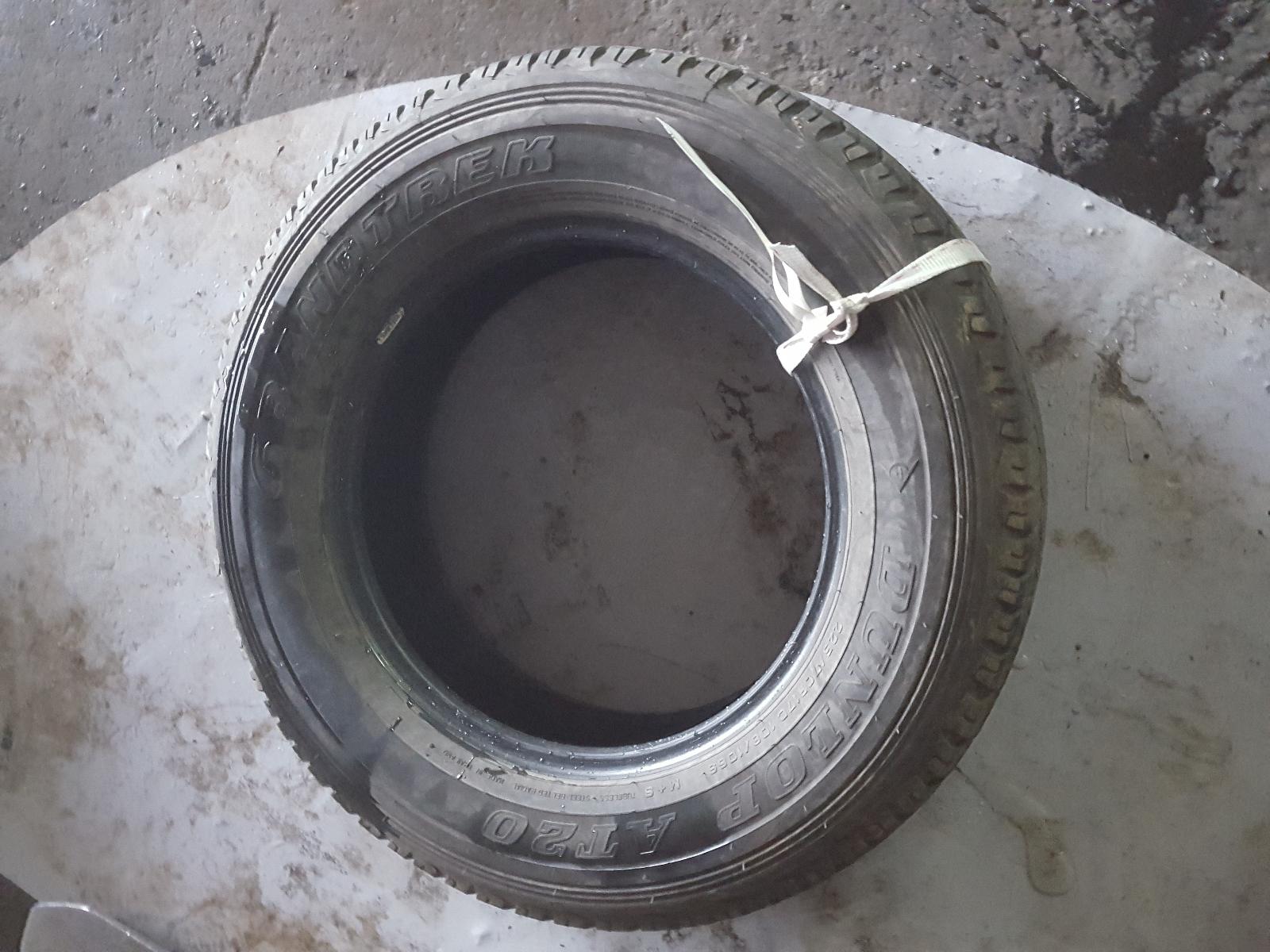 2015 Toyota Hilux Tyre View Auto part Tyre Toyota Hilux 2015
