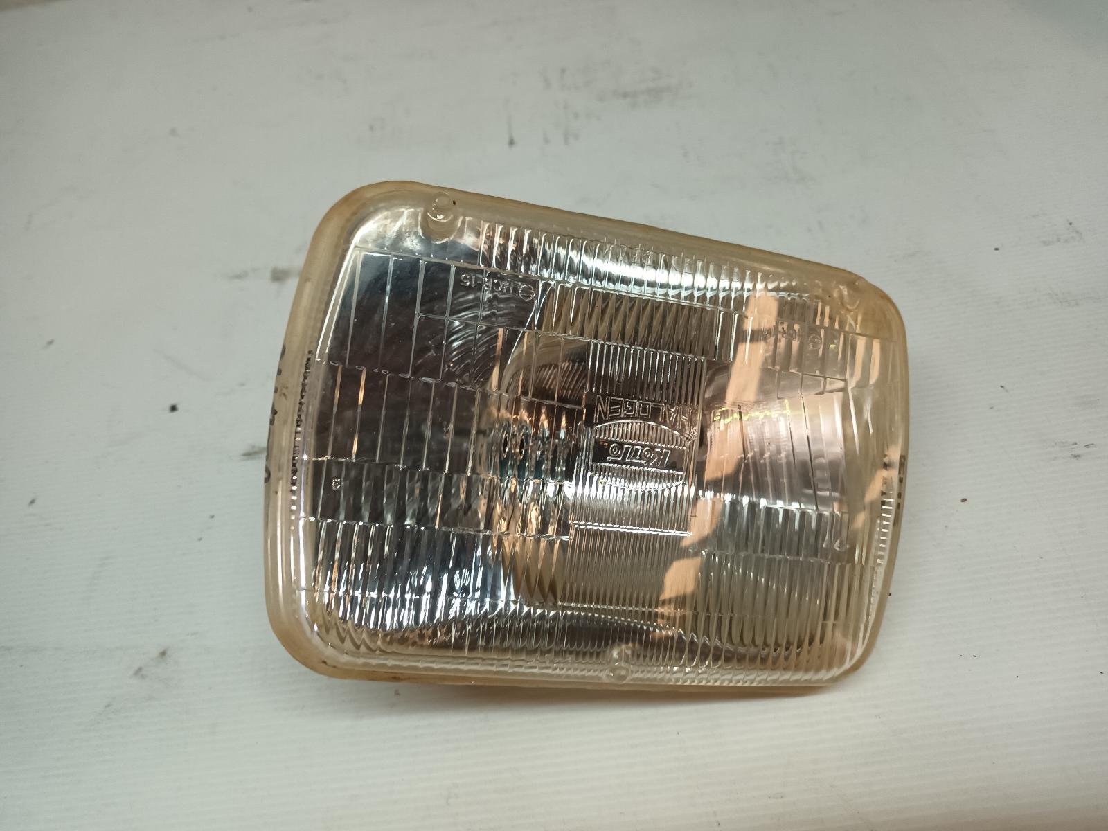 1998 Toyota Hilux Right Headlamp View Auto part Right Headlamp Toyota Hilux 1998
