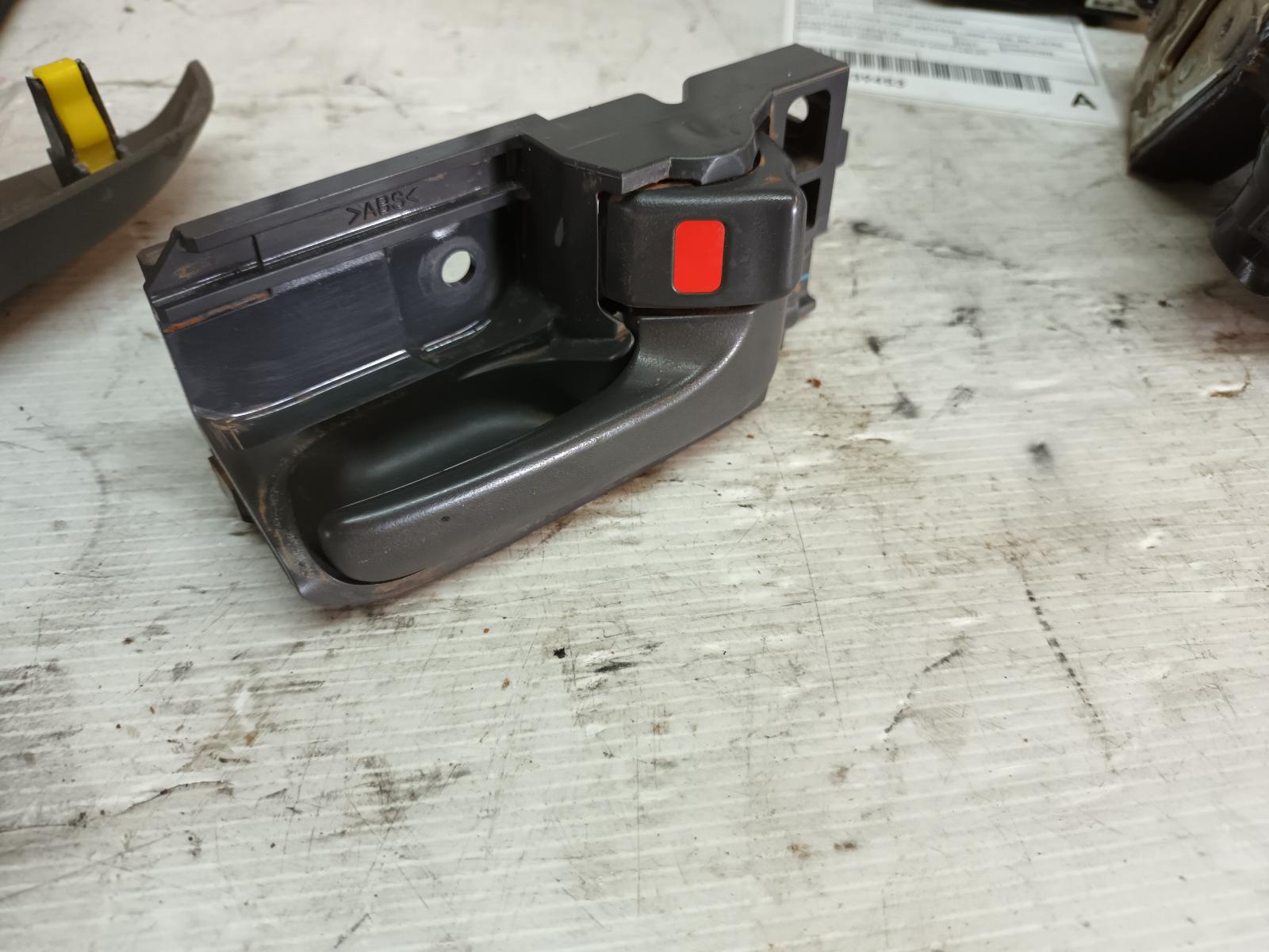 View Auto part Door Handle Toyota Hilux 2010
