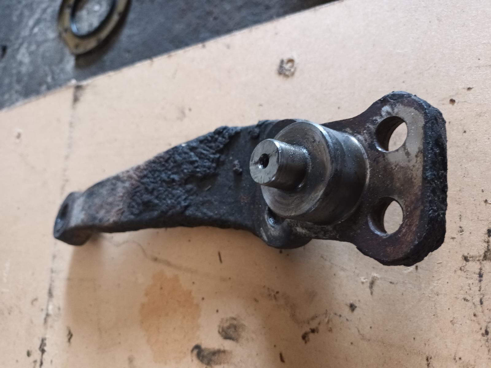 View Auto part Misc Bracket Toyota Landcruiser 1994
