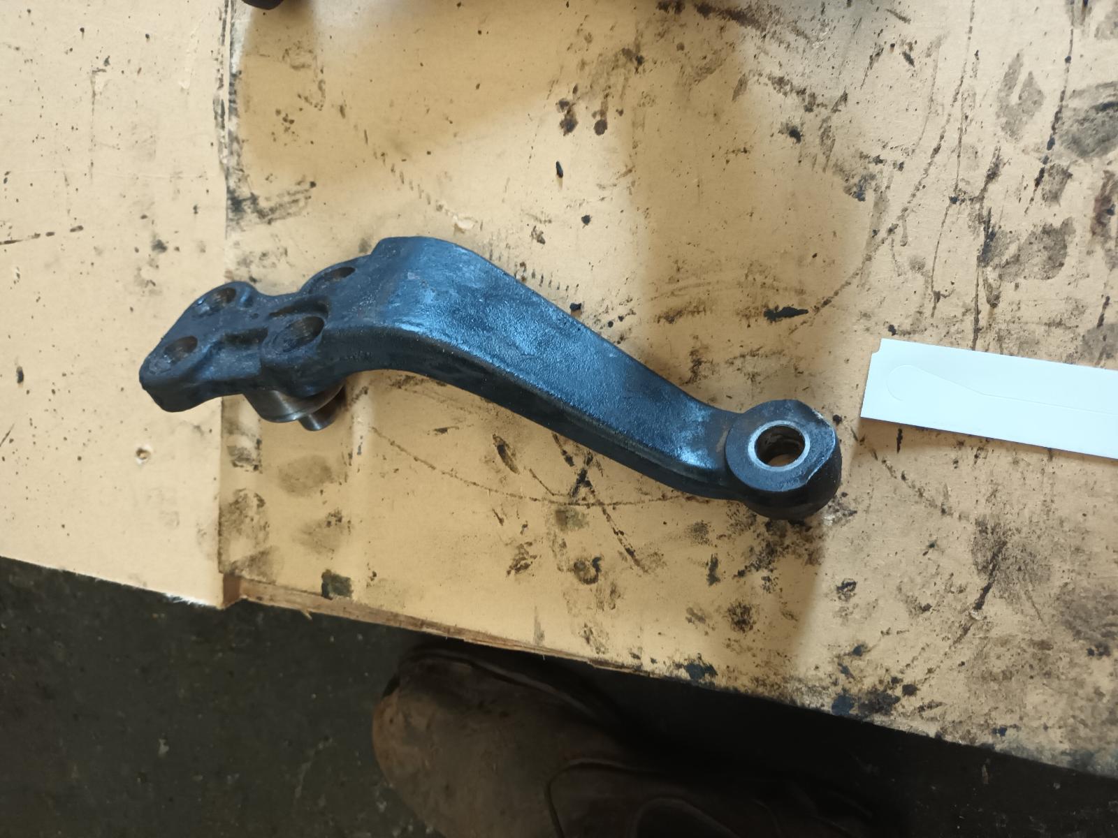 View Auto part Misc Bracket Toyota Landcruiser 1994