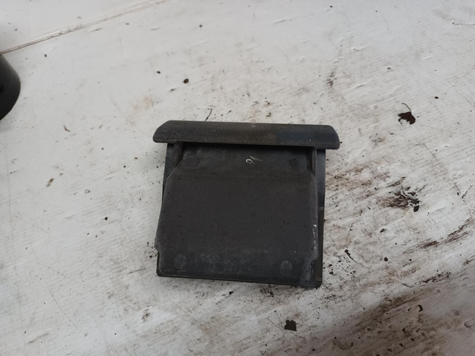 1990 Toyota Hilux Ashtray View Auto part Ashtray Toyota Hilux 1990