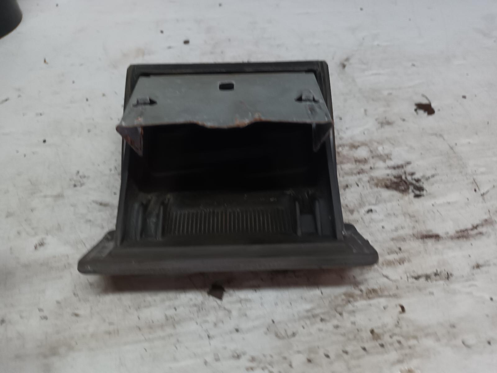 1990 Toyota Hilux Ashtray View Auto part Ashtray Toyota Hilux 1990