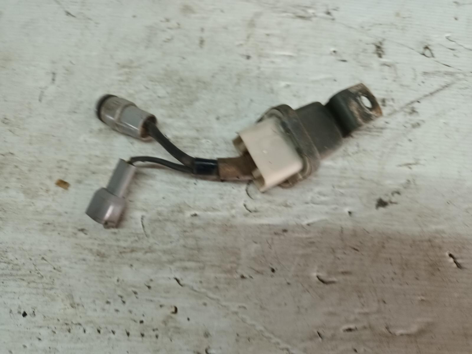 1990 Toyota Hilux Misc Switch/Relay View Auto part Misc Switch/Relay Toyota Hilux 1990