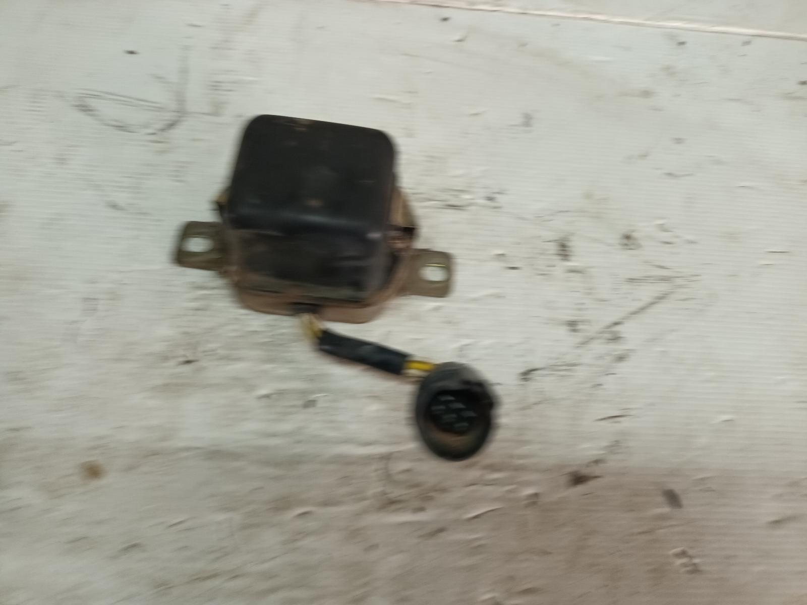 1990 Toyota Hilux Misc Switch/Relay View Auto part Misc Switch/Relay Toyota Hilux 1990