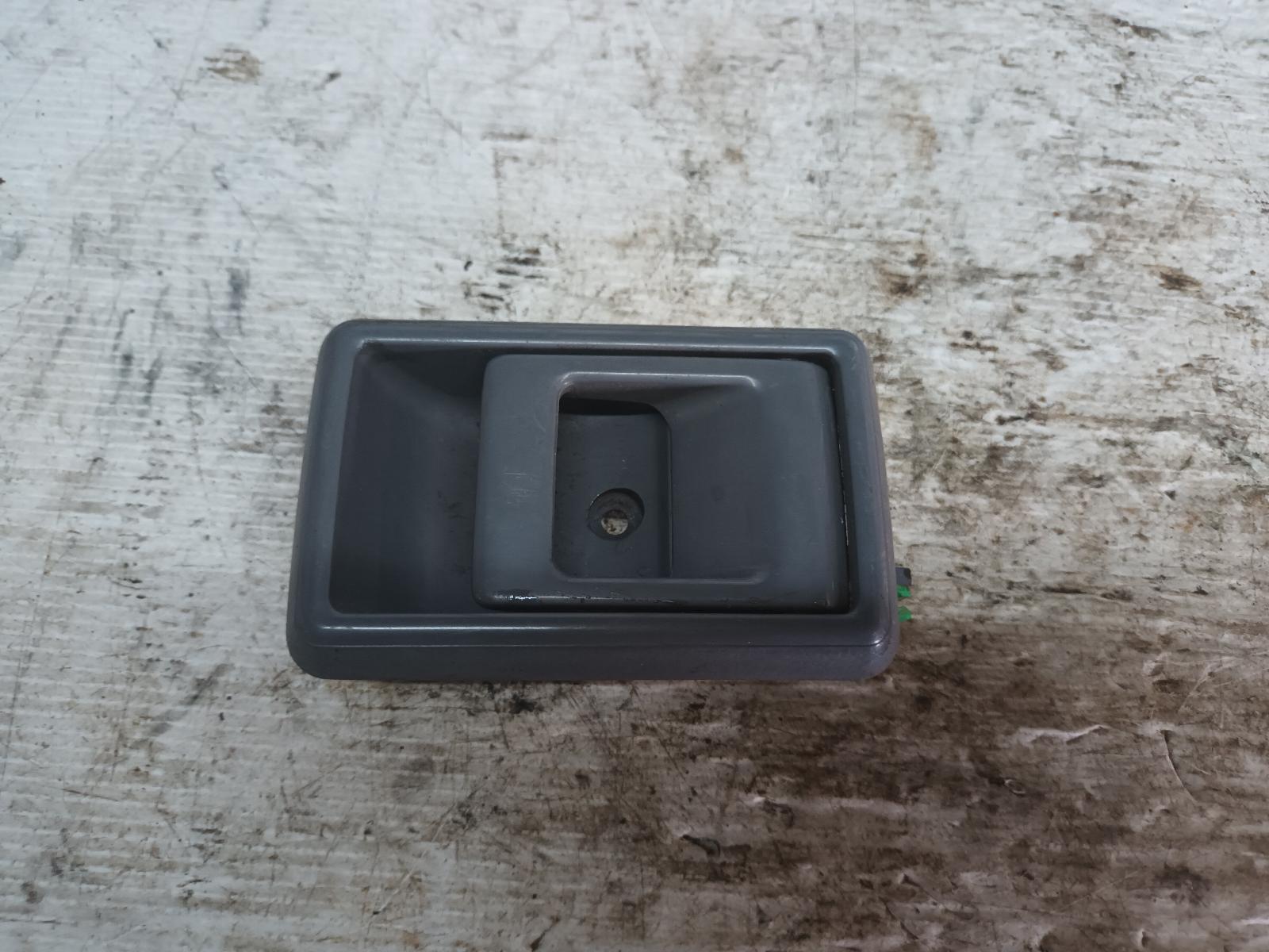 View Auto part Door Handle Toyota Landcruiser 2004