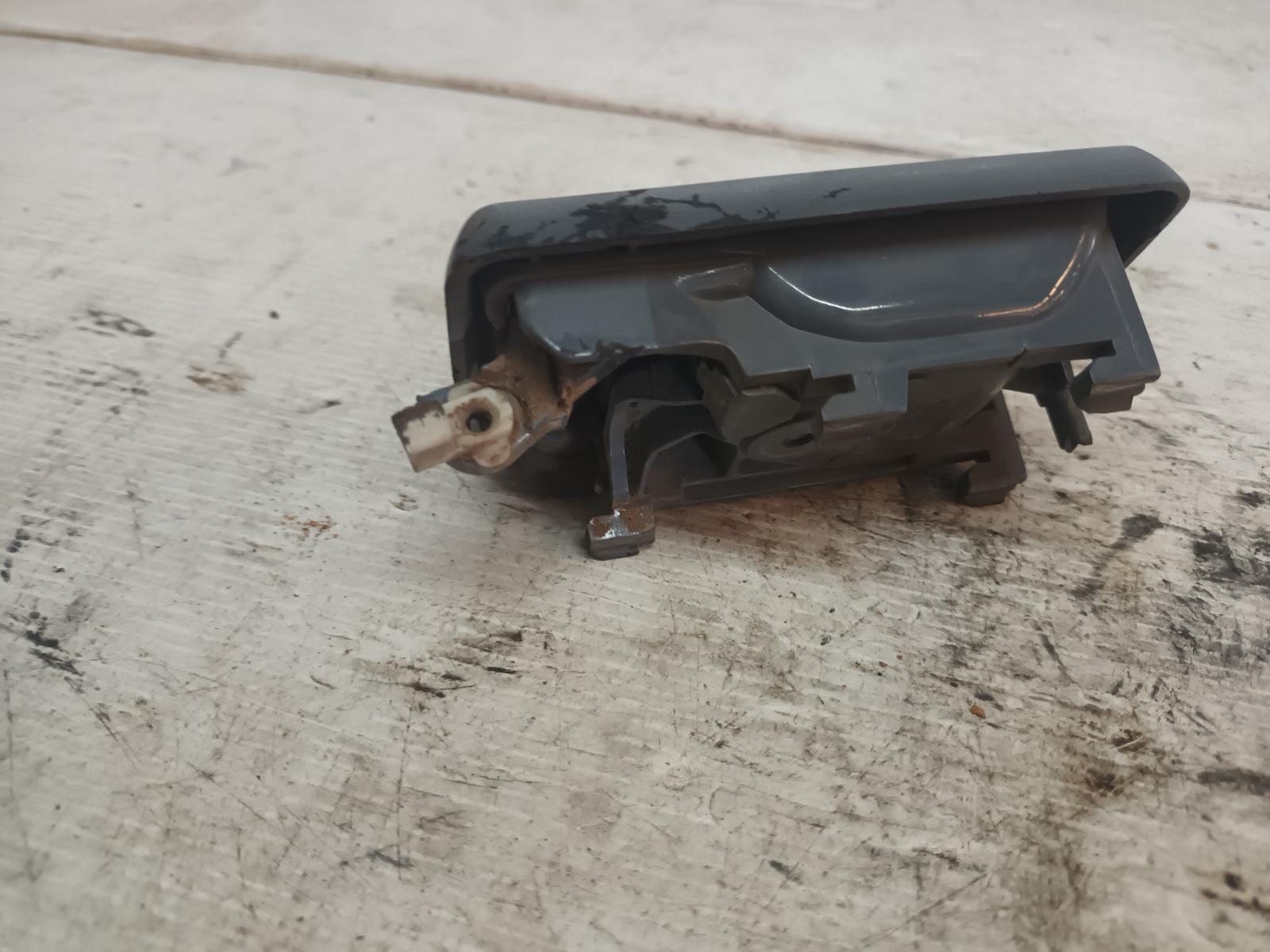 View Auto part Door Handle Toyota Landcruiser 2004